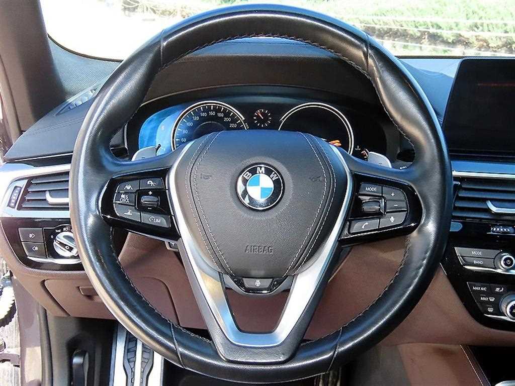 BMW 5-Series — photo 08