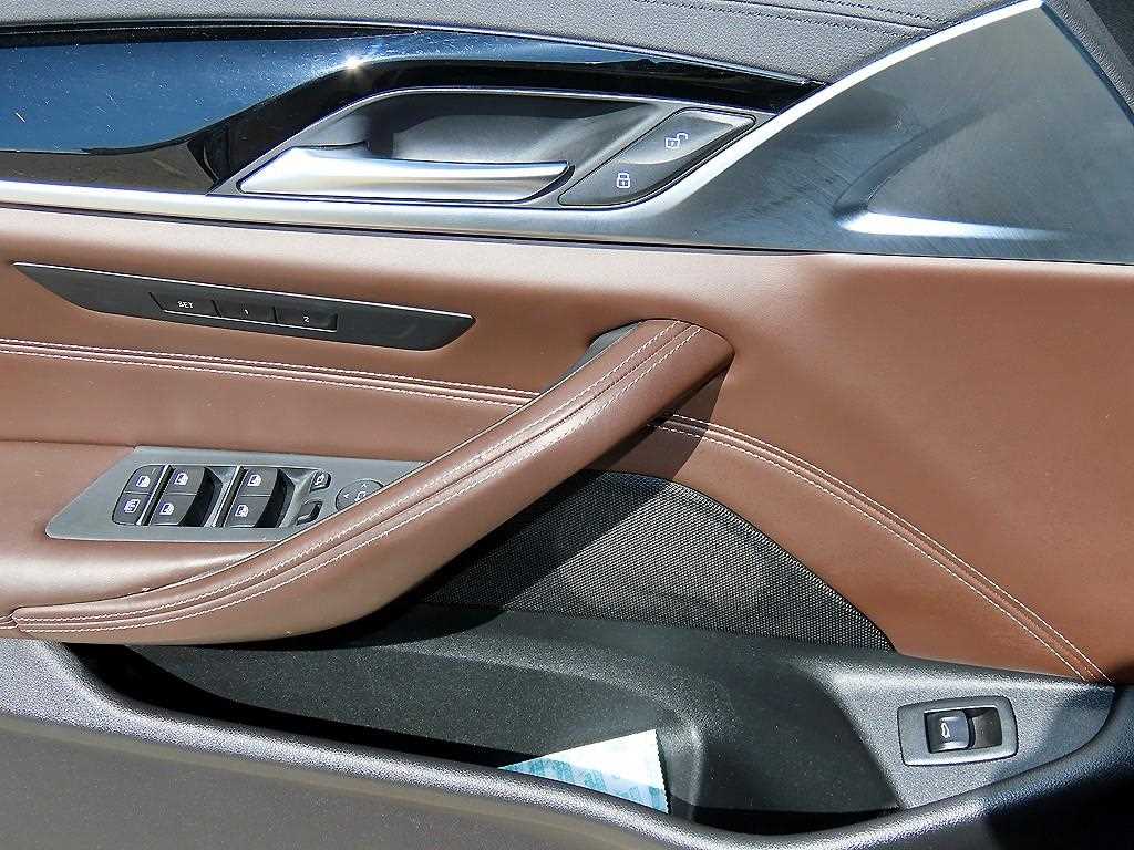 BMW 5-Series — photo 12
