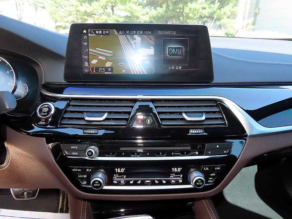 BMW 5-Series — photo 14