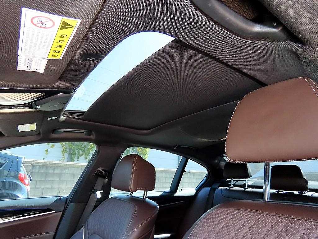 BMW 5-Series — photo 17