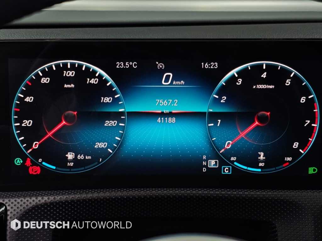 Mercedes-Benz A-Class — photo 08