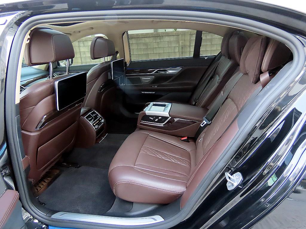 BMW 7-Series — photo 06