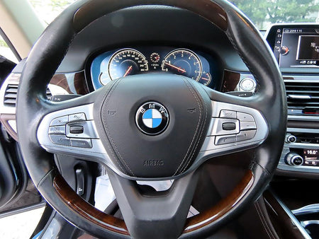 BMW 7-Series — photo 08