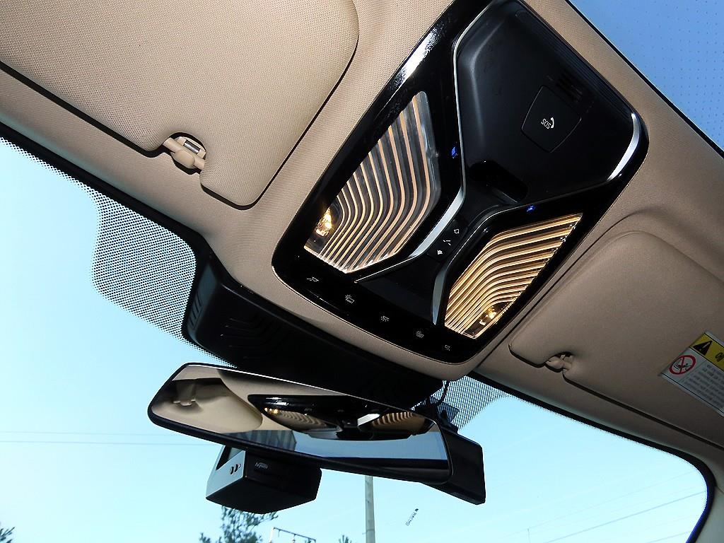 BMW 7-Series — photo 14