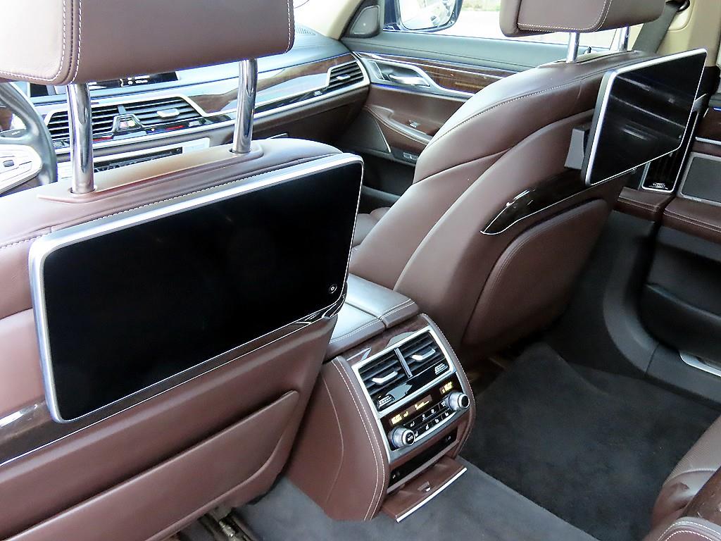BMW 7-Series — photo 15