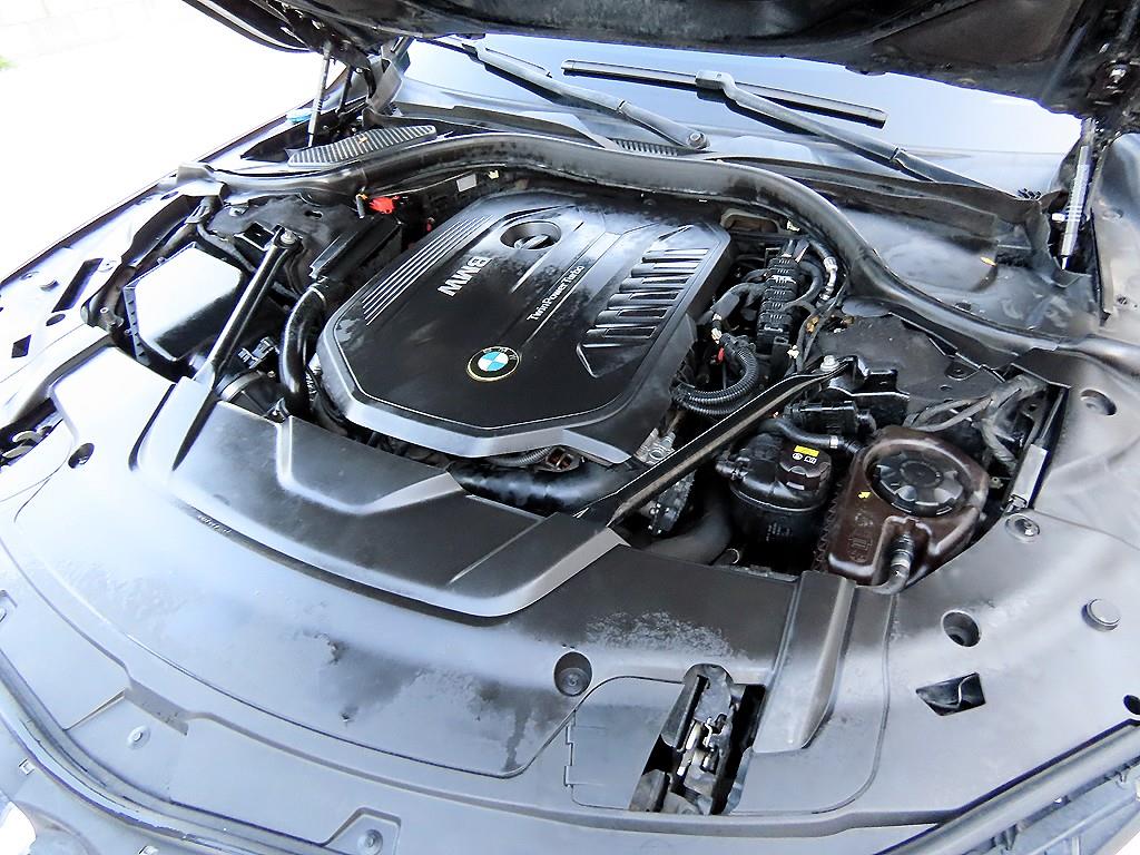 BMW 7-Series — photo 19