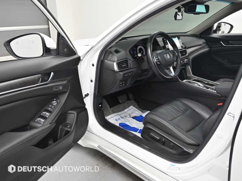 Honda Accord — photo 11