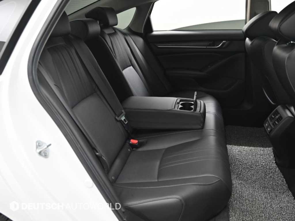 Honda Accord — photo 12