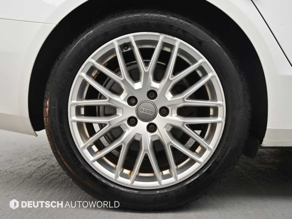 Audi A4 — photo 05