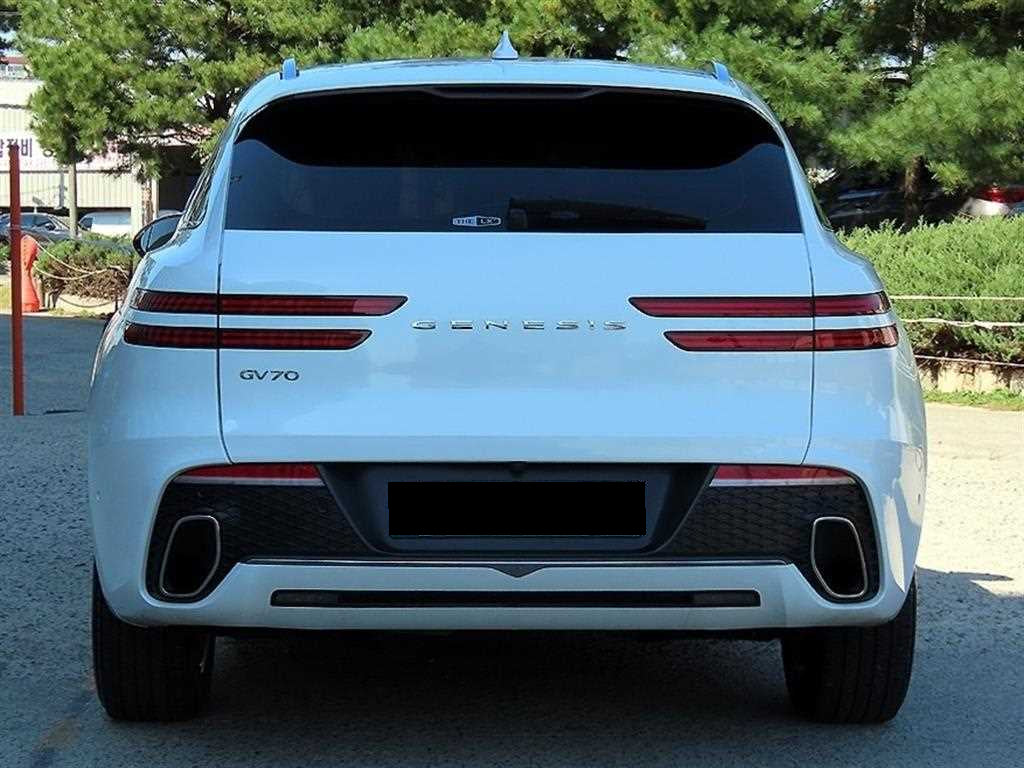 Genesis GV70 — photo 05