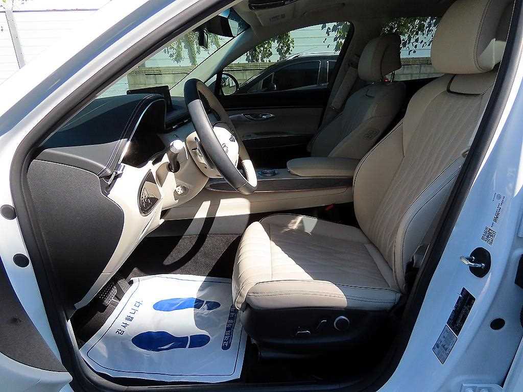 Genesis GV70 — photo 06