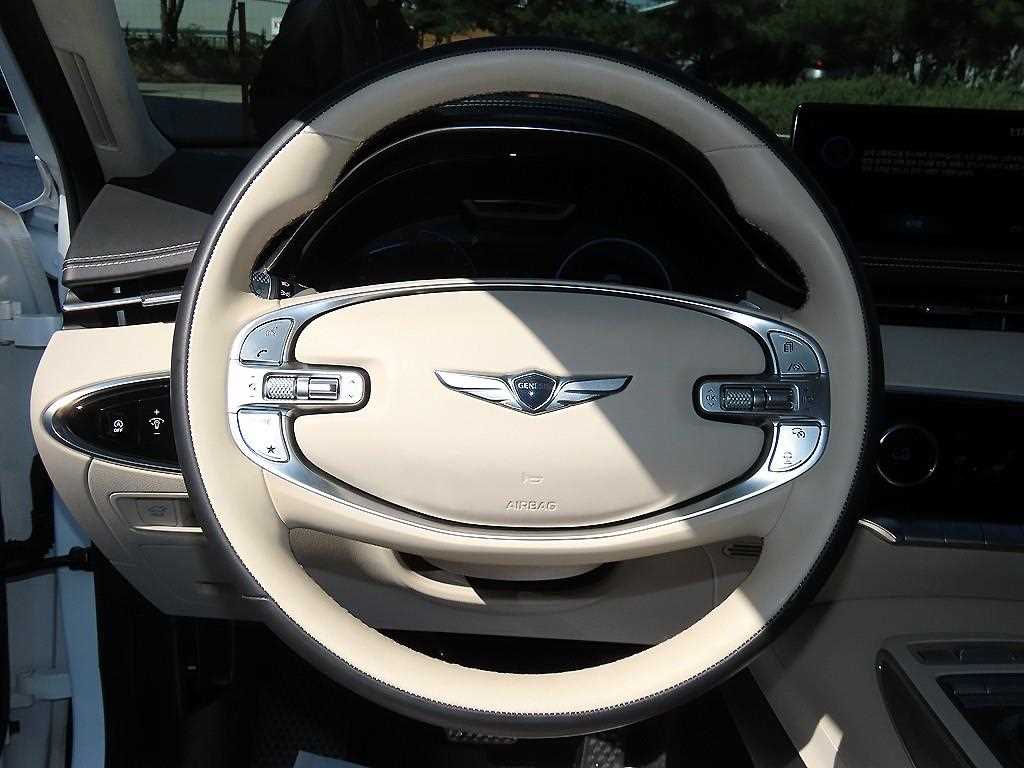 Genesis GV70 — photo 08