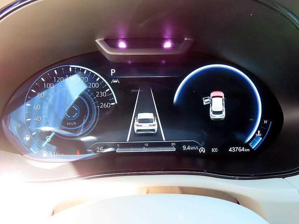 Genesis GV70 — photo 09