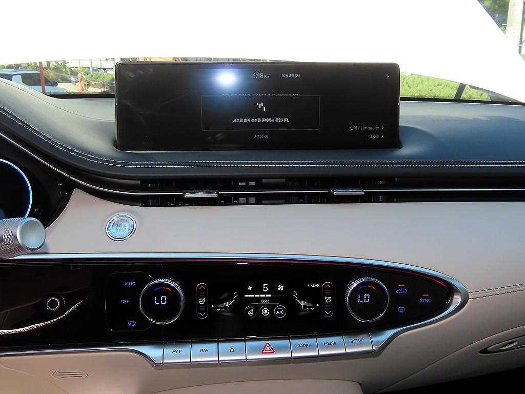 Genesis GV70 — photo 13