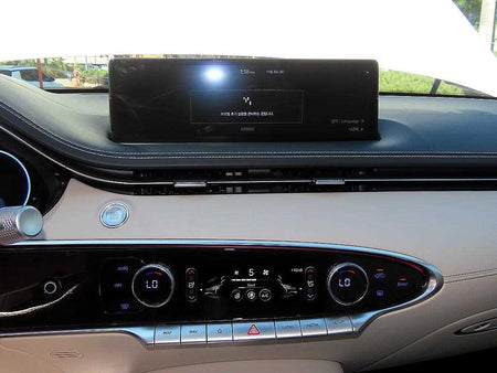 Genesis GV70 — photo 13