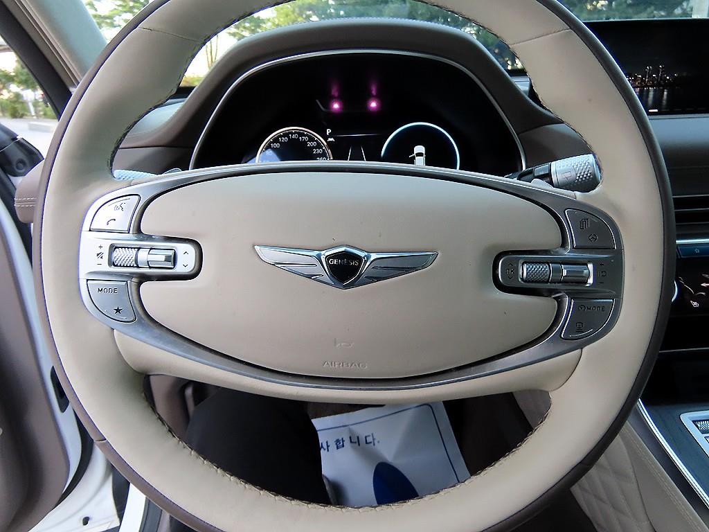Genesis GV80 — photo 08