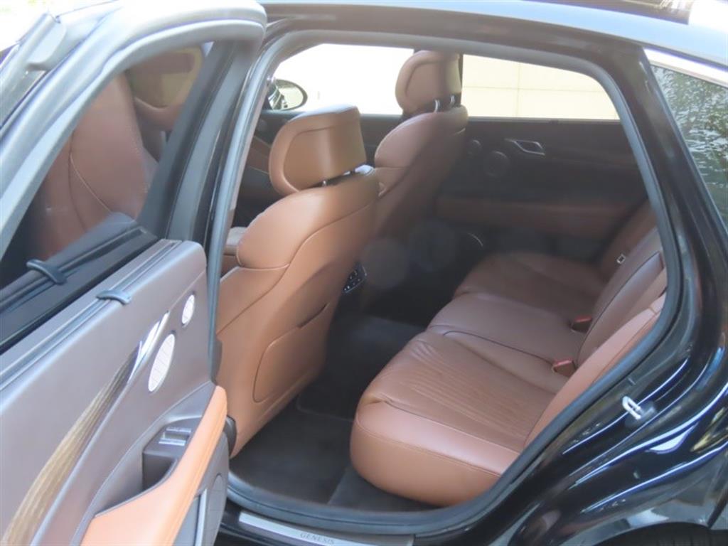 Genesis G80 — photo 13