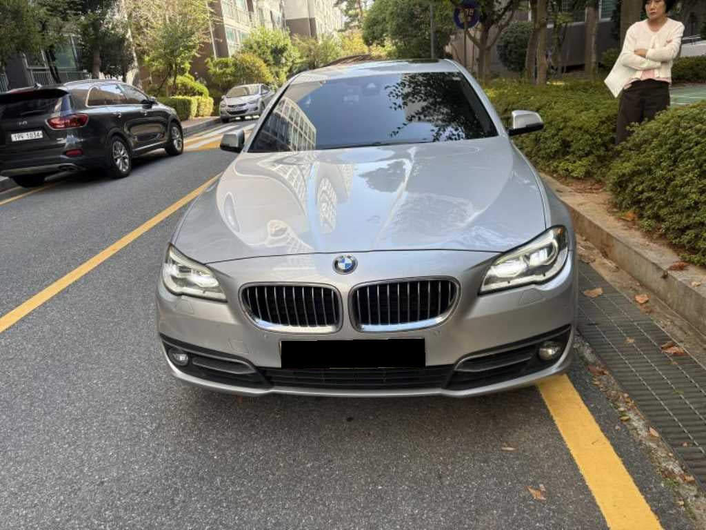 BMW 5-Series — photo 01