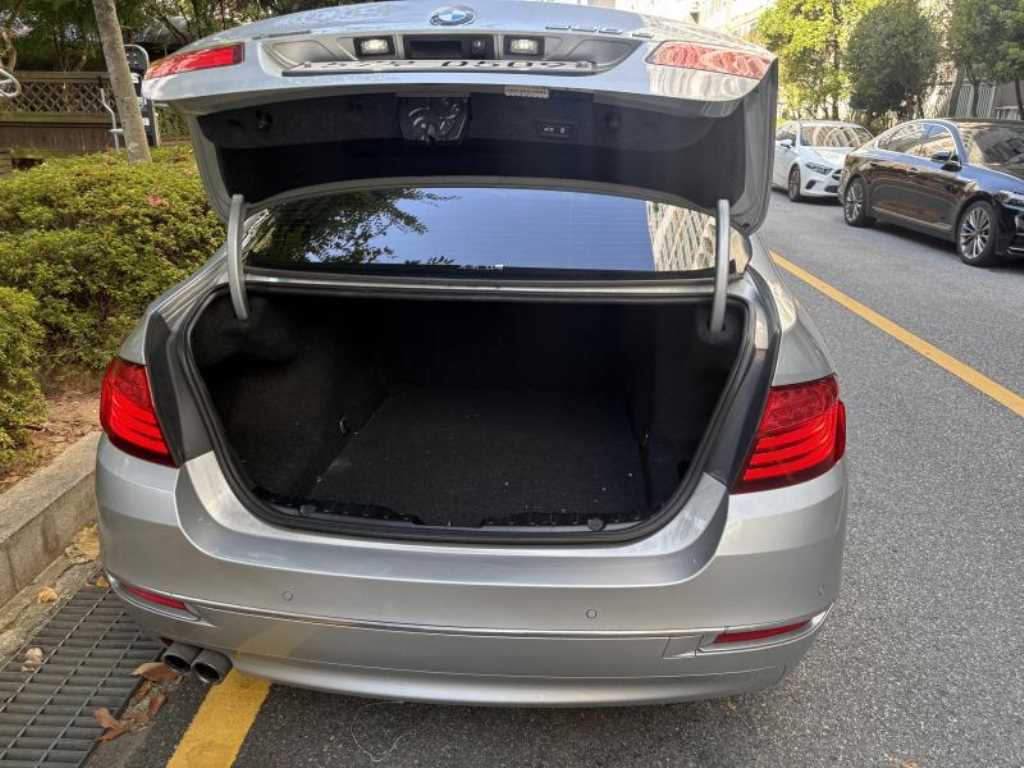 BMW 5-Series — photo 02