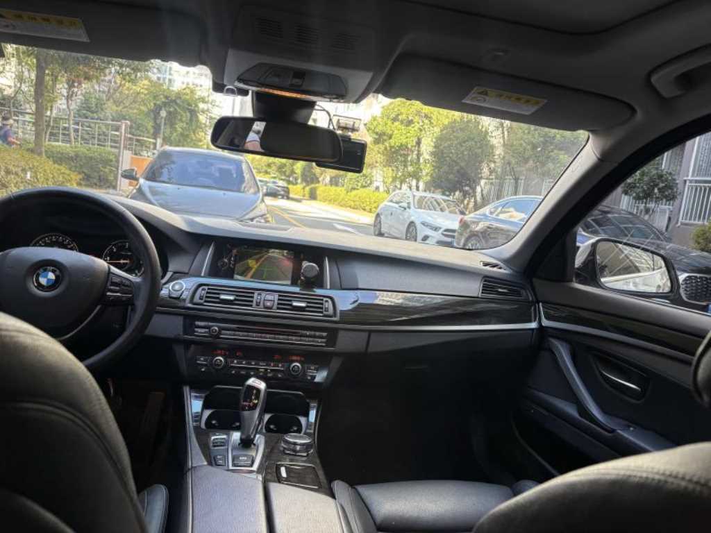 BMW 5-Series — photo 04