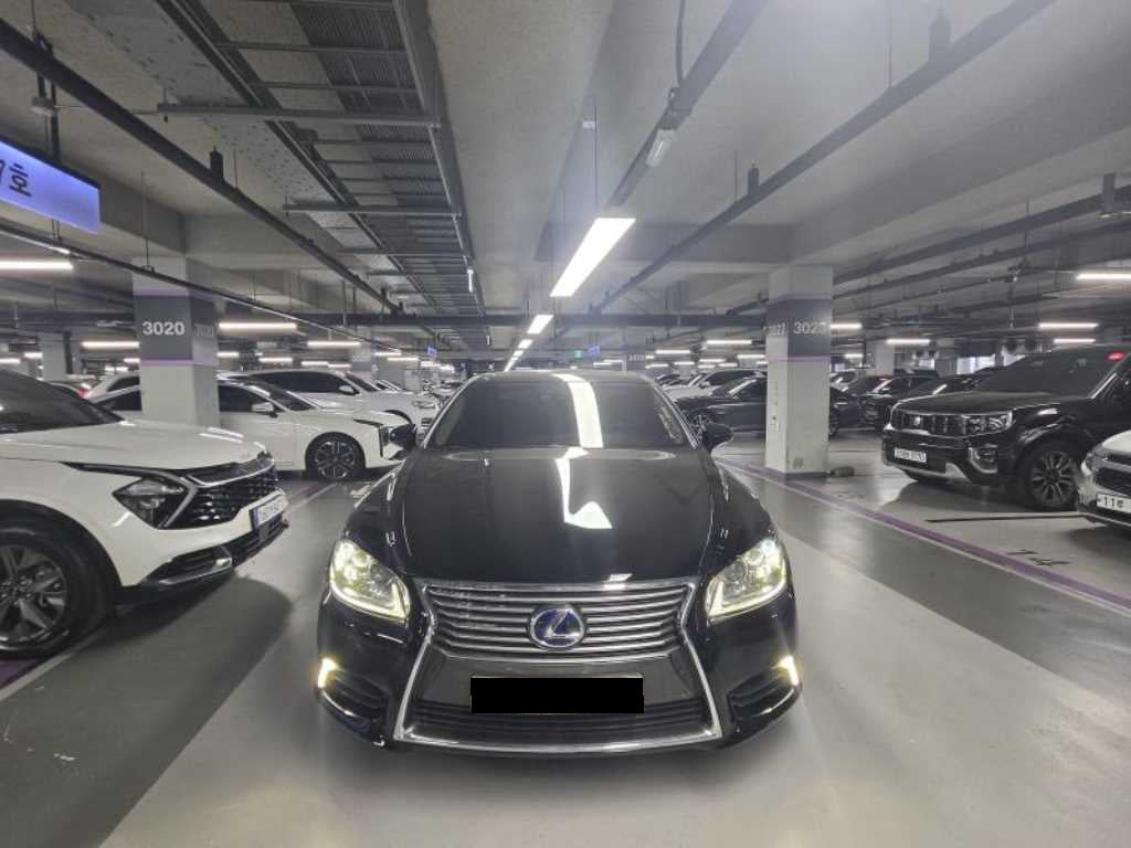 Lexus LS — photo 01