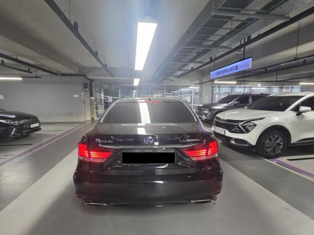 Lexus LS — photo 03