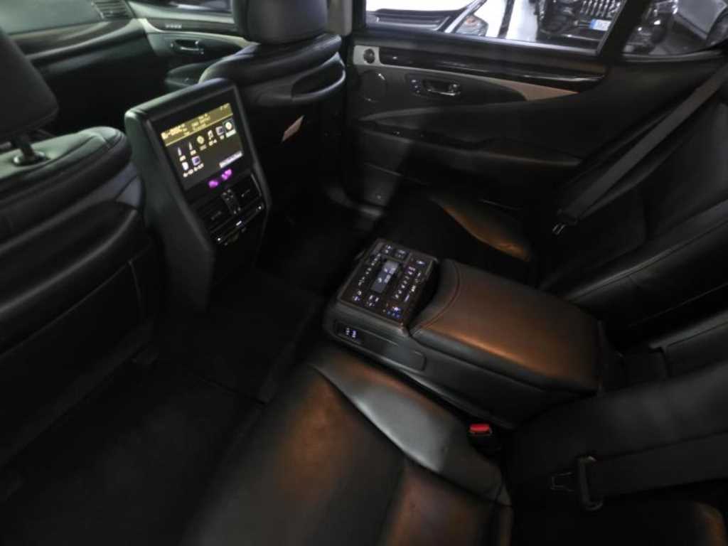 Lexus LS — photo 05