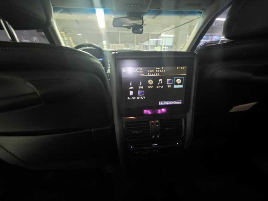 Lexus LS — photo 10