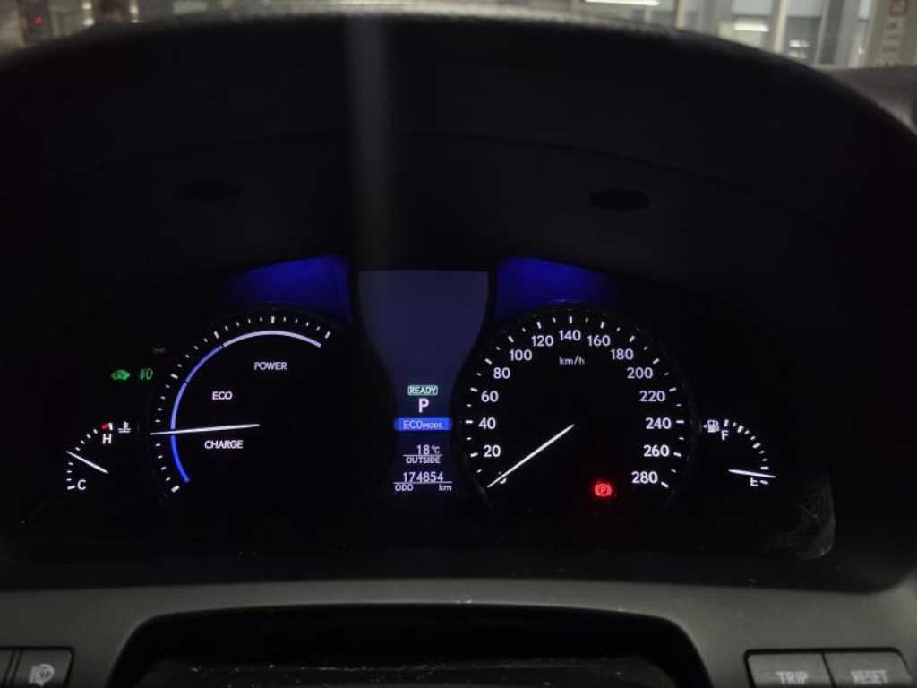 Lexus LS — photo 15