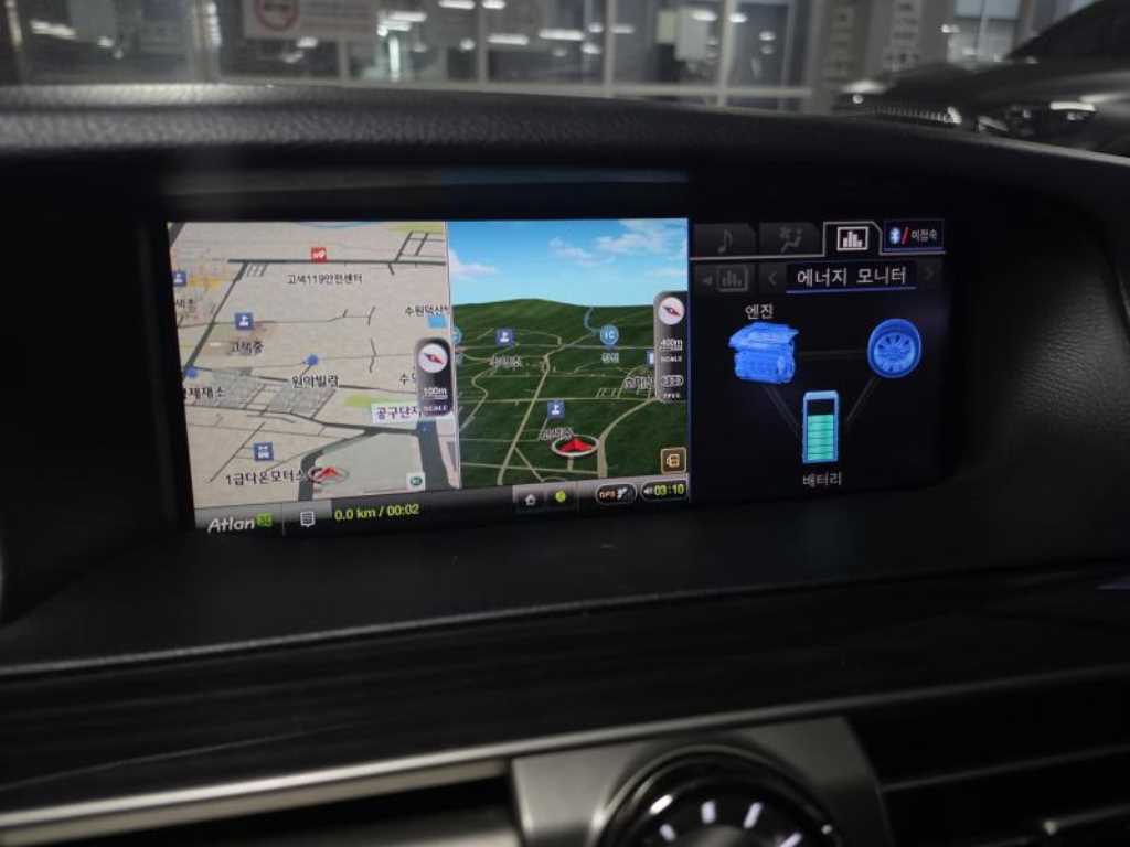 Lexus LS — photo 16