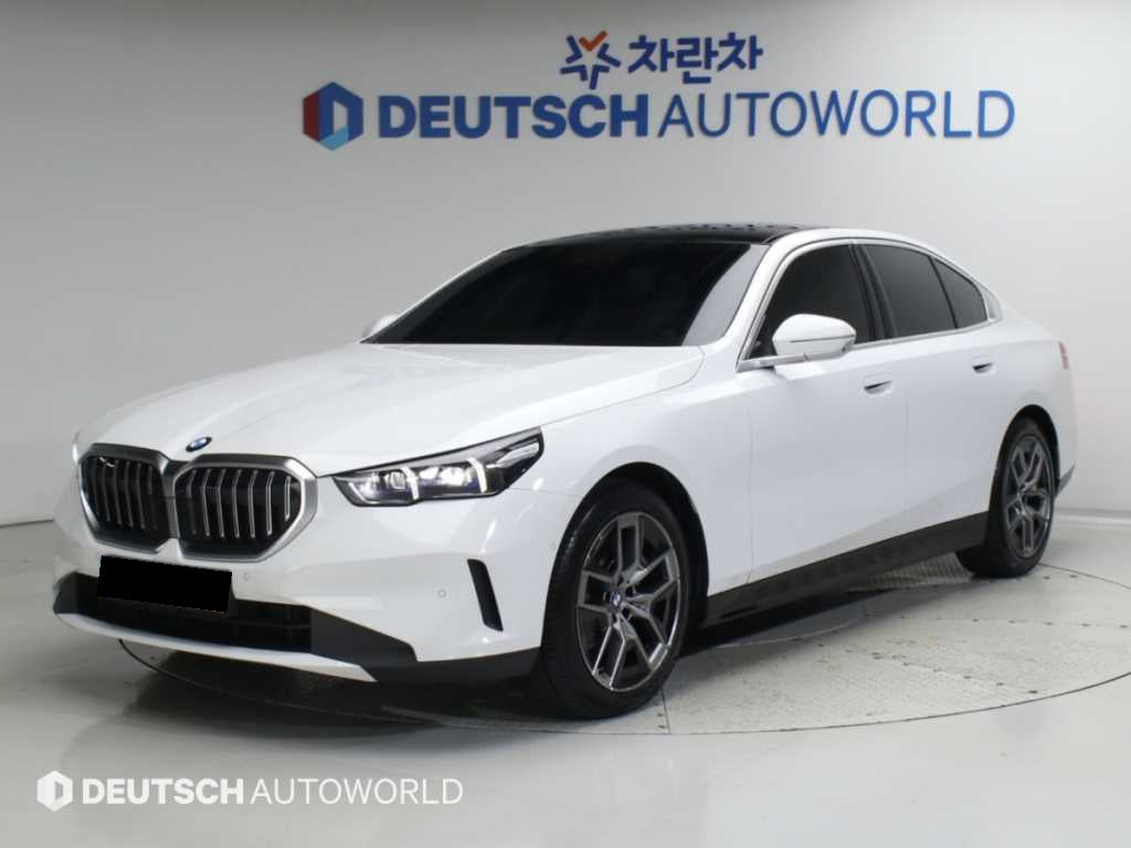 BMW 5-Series — photo 01