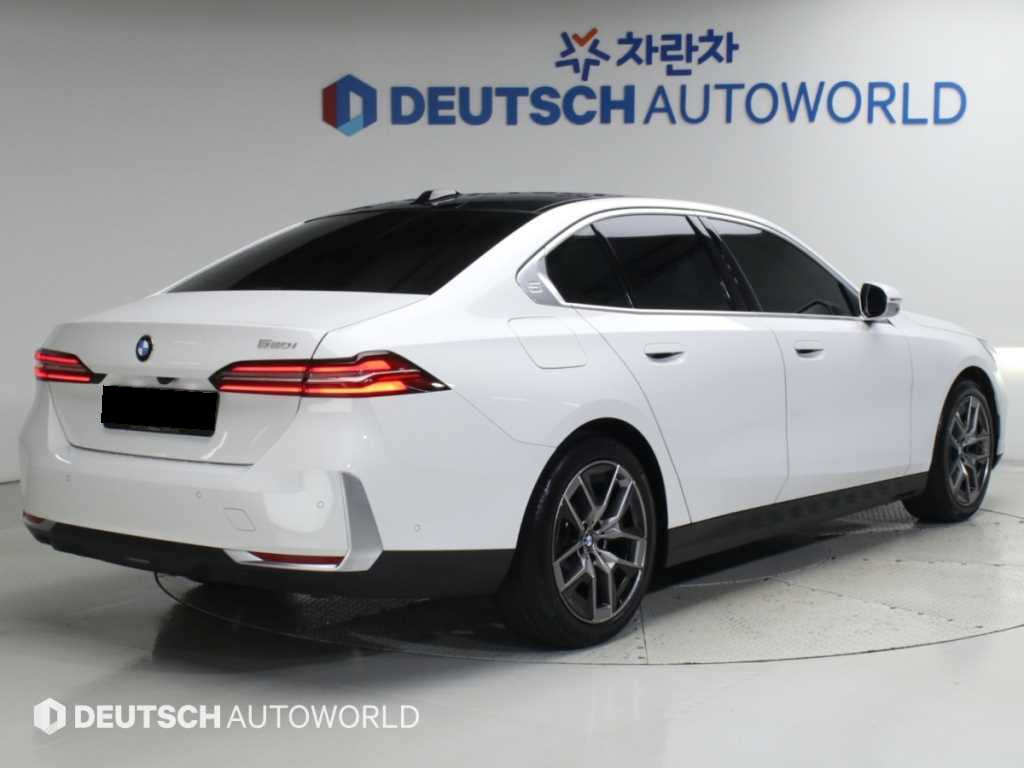 BMW 5-Series — photo 02