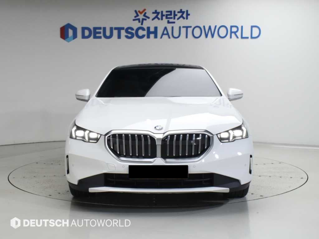 BMW 5-Series — photo 03