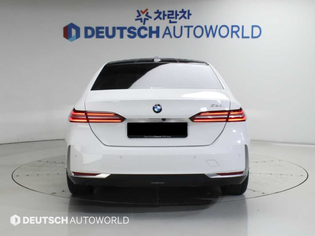 BMW 5-Series — photo 04