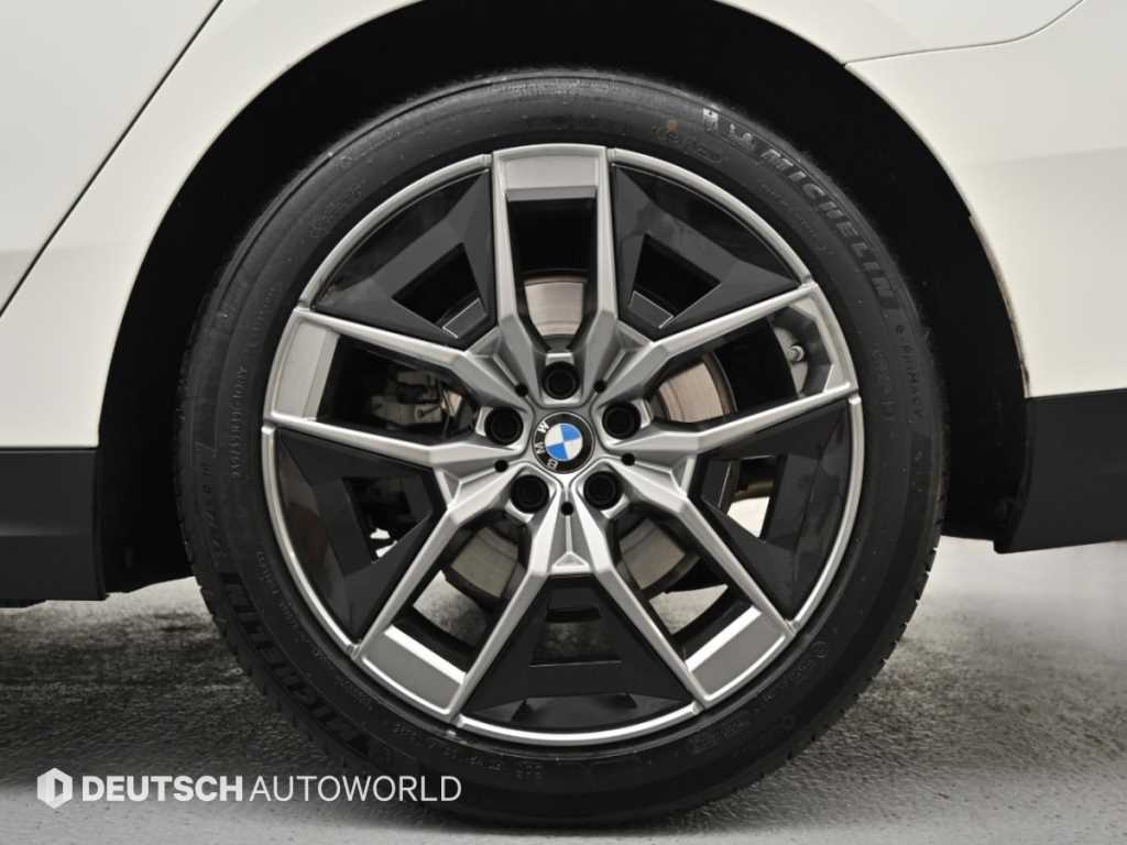 BMW 5-Series — photo 05