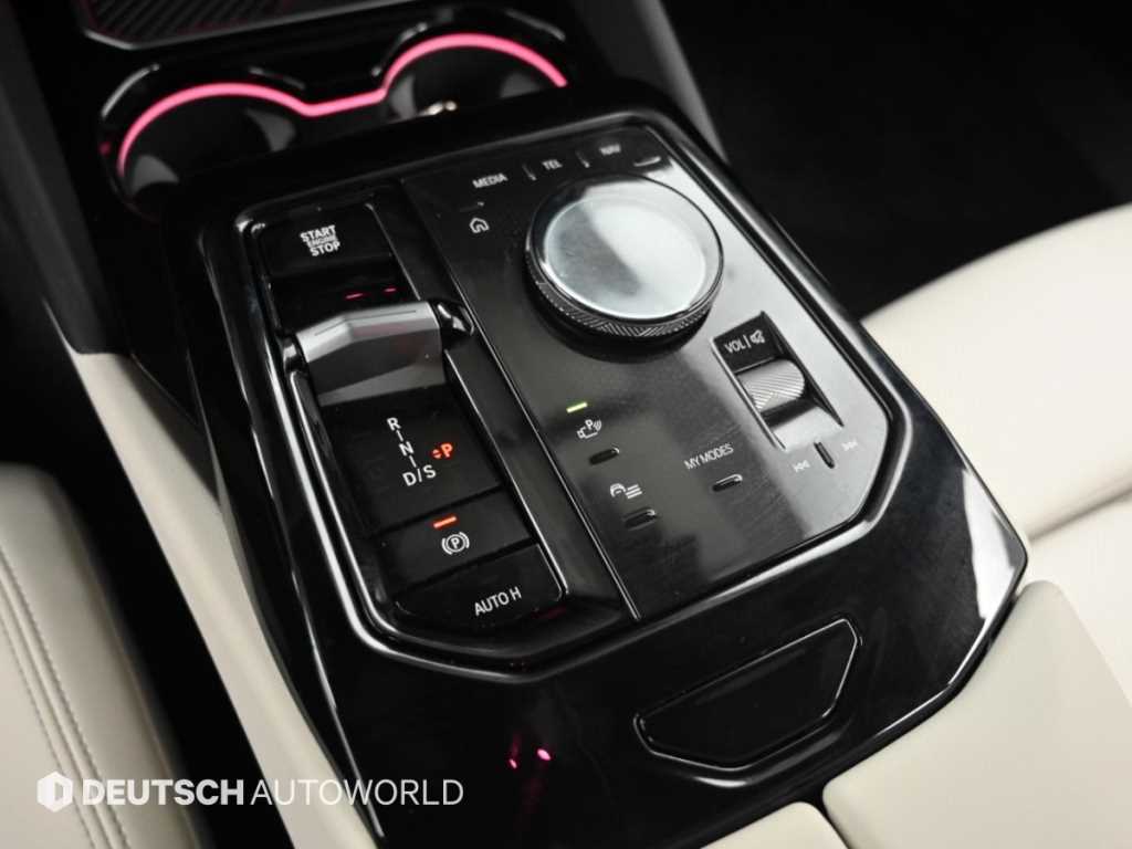 BMW 5-Series — photo 09