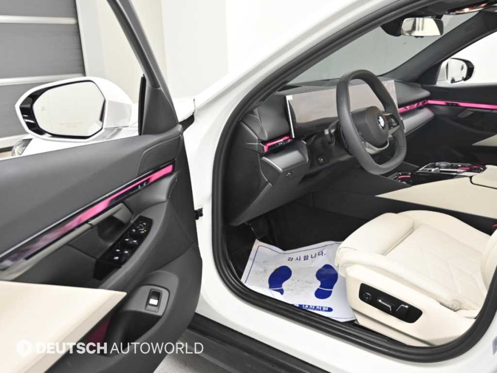 BMW 5-Series — photo 11