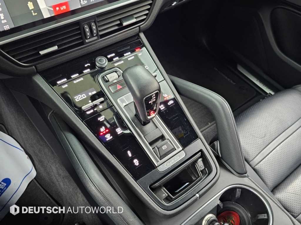 Porsche Cayenne — photo 09