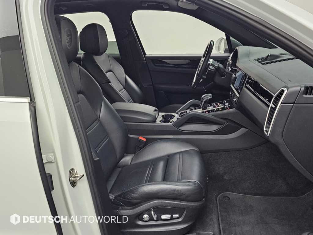 Porsche Cayenne — photo 10