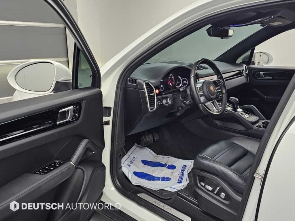 Porsche Cayenne — photo 11