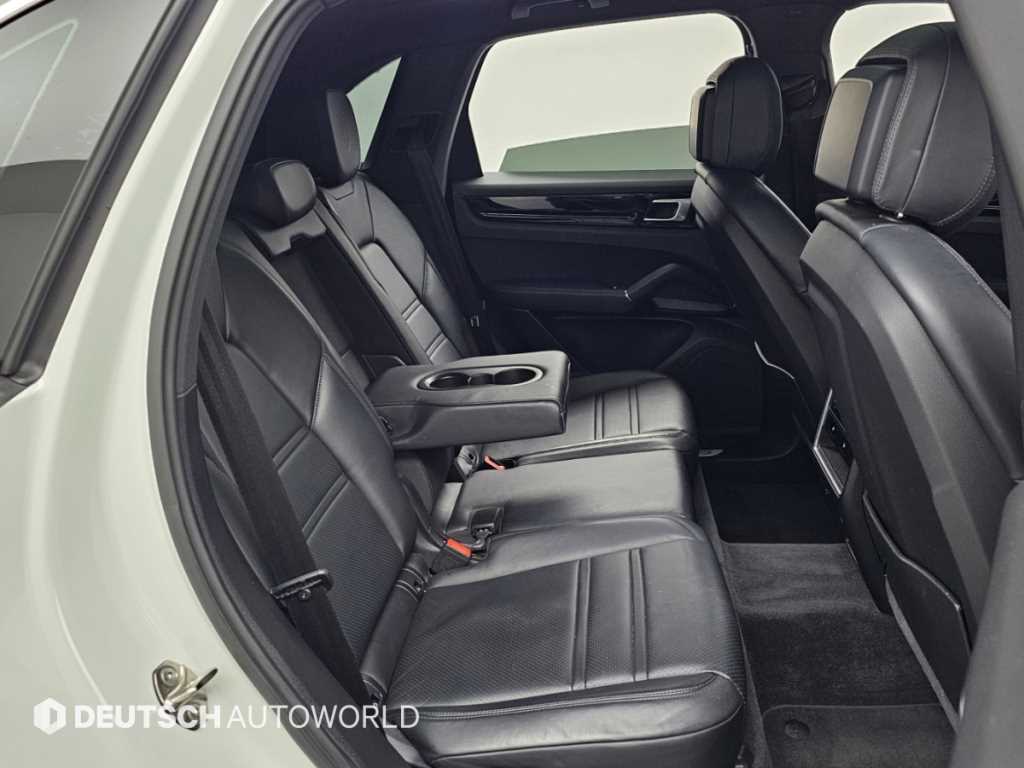 Porsche Cayenne — photo 12
