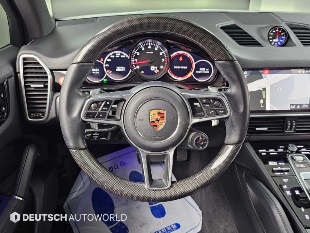 Porsche Cayenne — photo 13