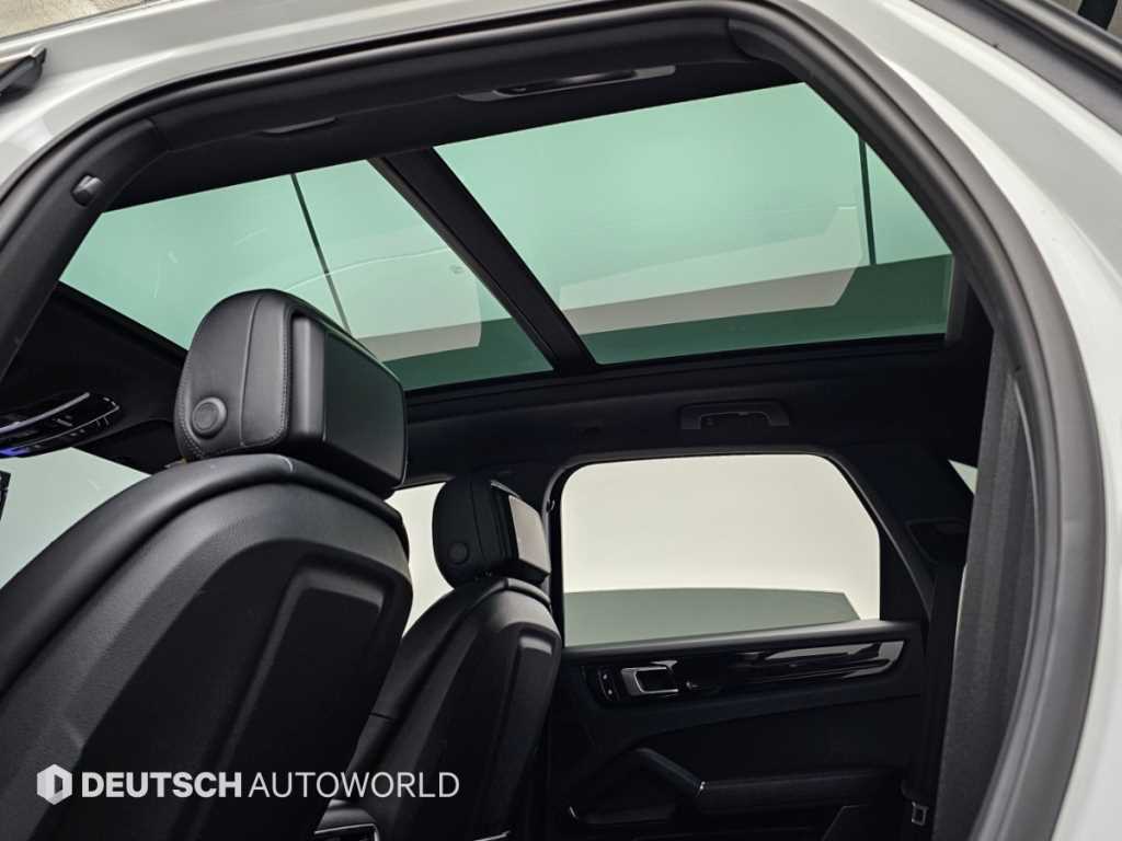 Porsche Cayenne — photo 18