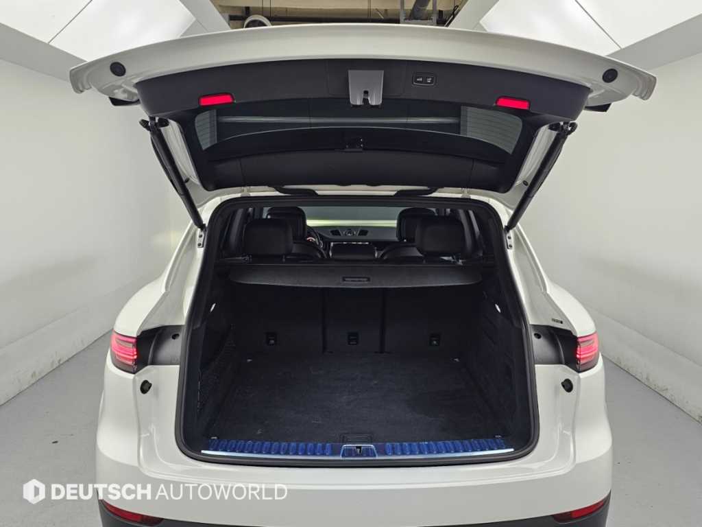 Porsche Cayenne — photo 19