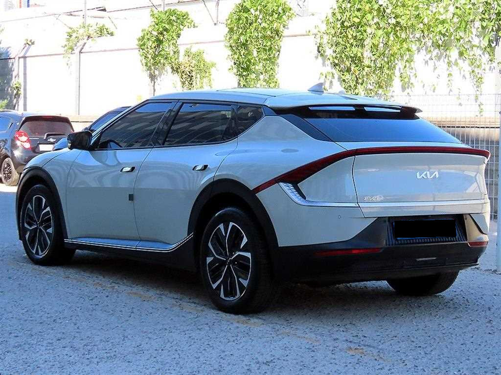 Kia EV6 — photo 03