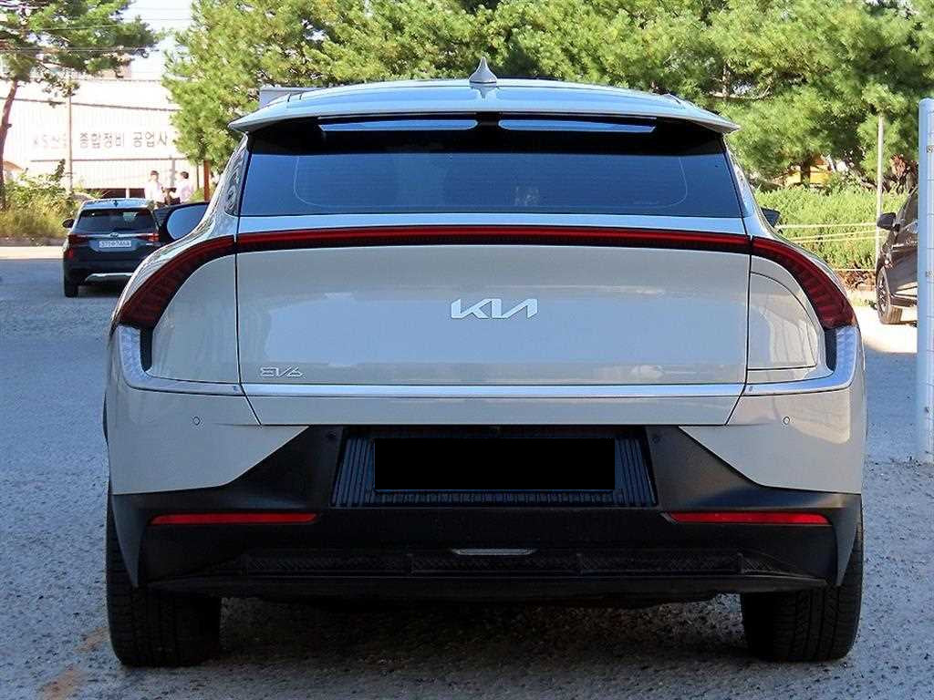 Kia EV6 — photo 04