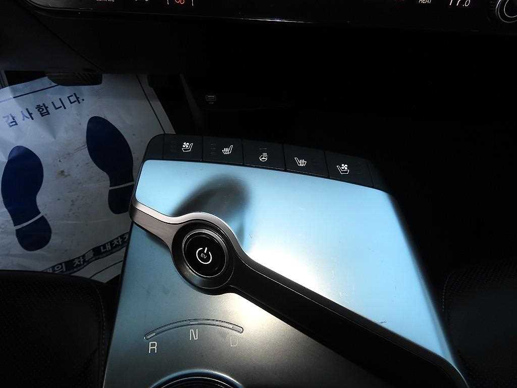 Kia EV6 — photo 12