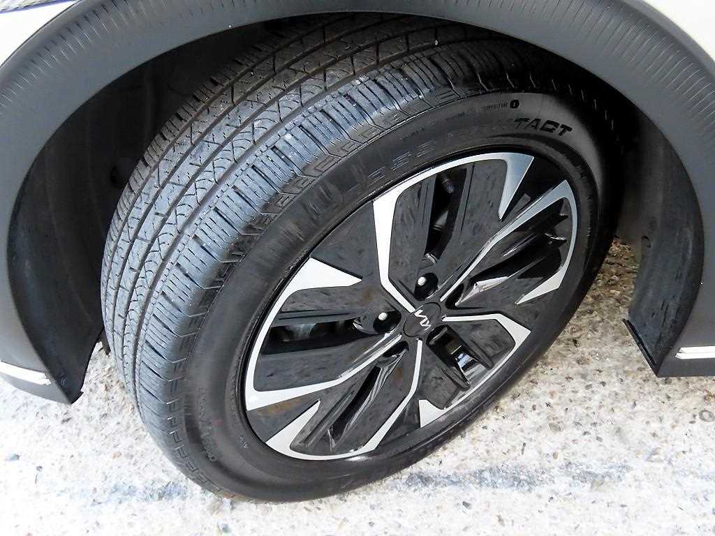 Kia EV6 — photo 20