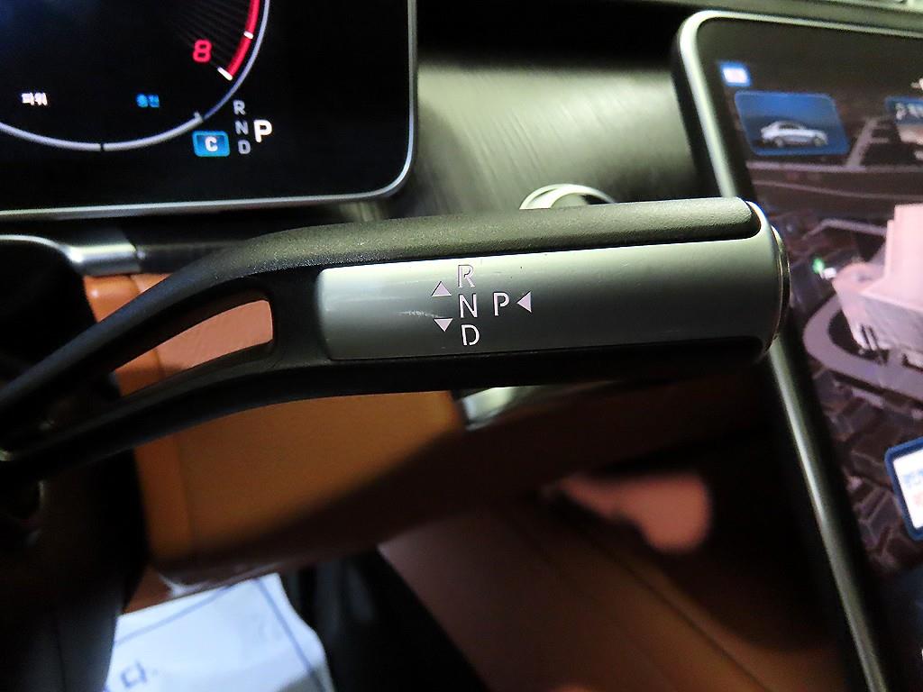 Mercedes-Benz S-Class — photo 12