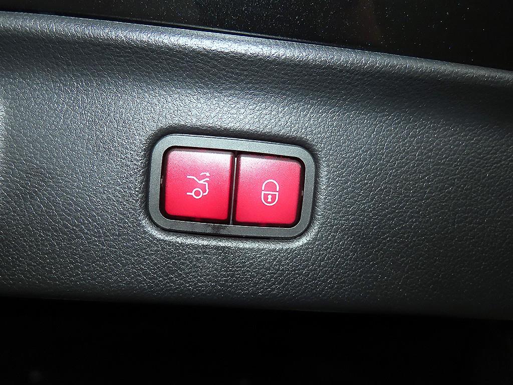 Mercedes-Benz S-Class — photo 16